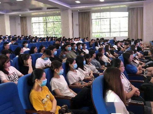 信息工程學(xué)院召開2018級電子商務(wù)專業(yè)企業(yè)實(shí)訓(xùn)課程安排宣講會(huì)，聚焦電子商務(wù)信息咨詢實(shí)踐能力培養(yǎng)